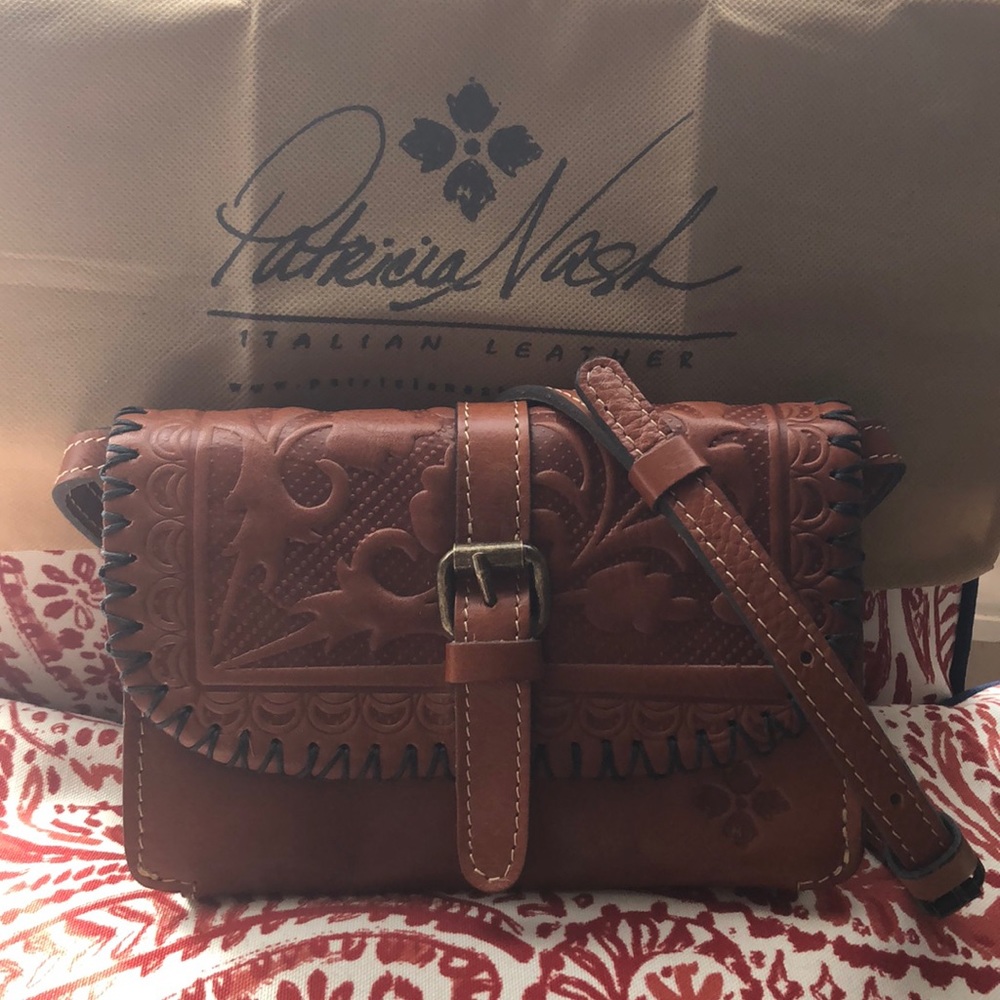 Patricia Nash letter crossbody bag